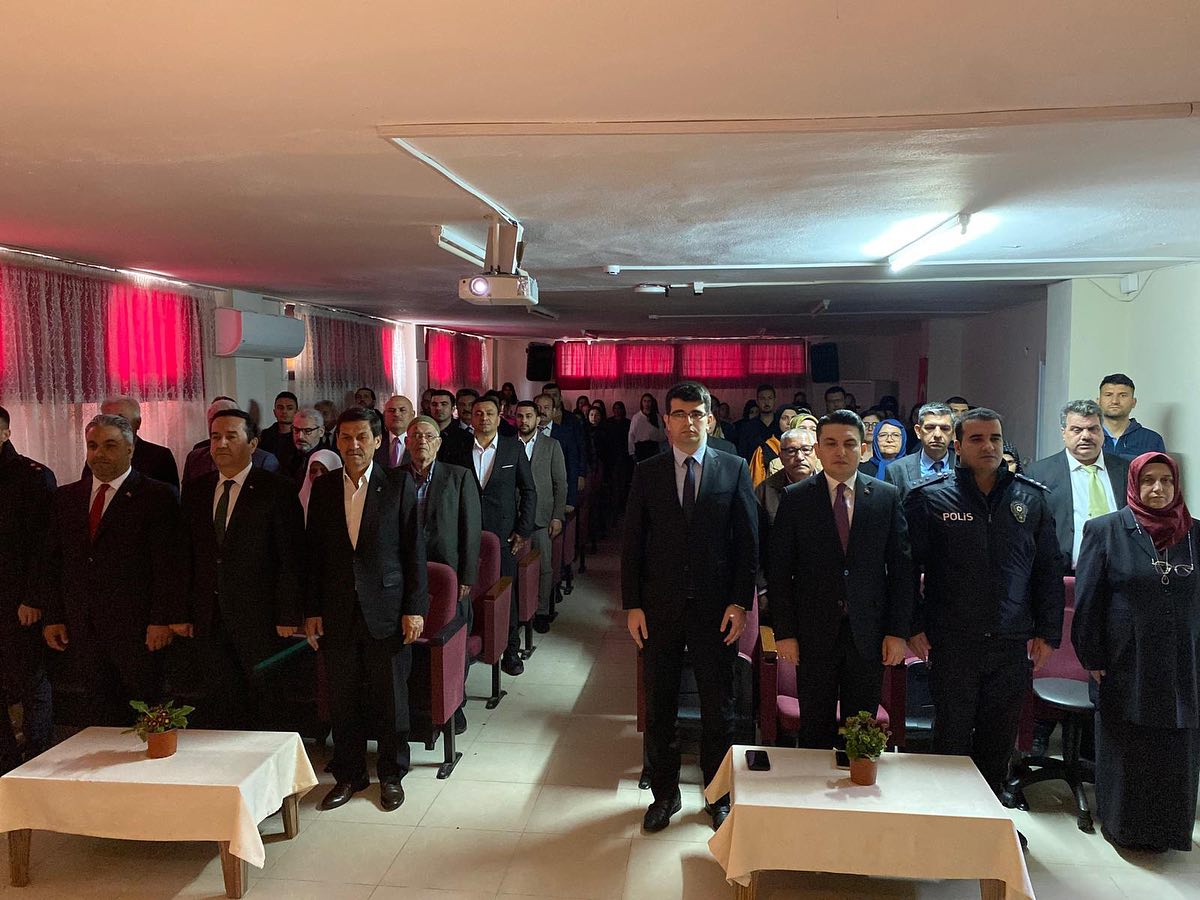 Kaymakamımız Sn. Osman ŞAHİN, İlçe protokolü ile birlikte Lokman Hekim MTAL’de düzenlenen programa katıldı.