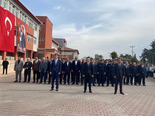 18 Mart Çanakkale Zaferi ve Şehitleri Anma Günü vesilesiyle çelenk sunma töreni ve anma programına düzenlendi.