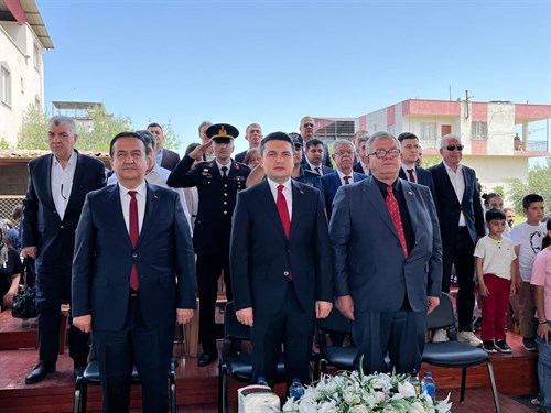 Kaymakamımız Sn. Osman ŞAHİN, ilçe protokolü ve vatandaşlarımızın katılımıyla  23 Nisan Ulusal Egemenlik ve Çocuk Bayramı Kutlamalarına katıldı.