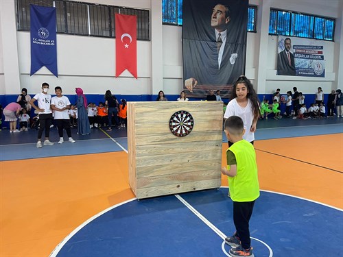 Kaymakam Mehmet AKSU, İlçemiz Anaokulu öğrencilerine yönelik düzenlenen Okul Öncesi Olimpiyatlarına katıldı.